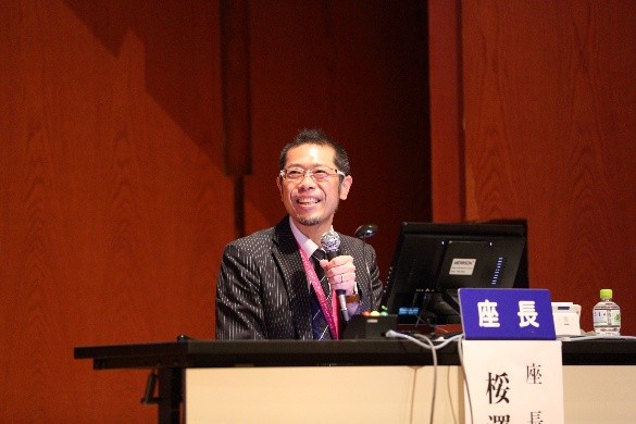 座長