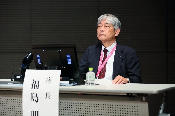 座長